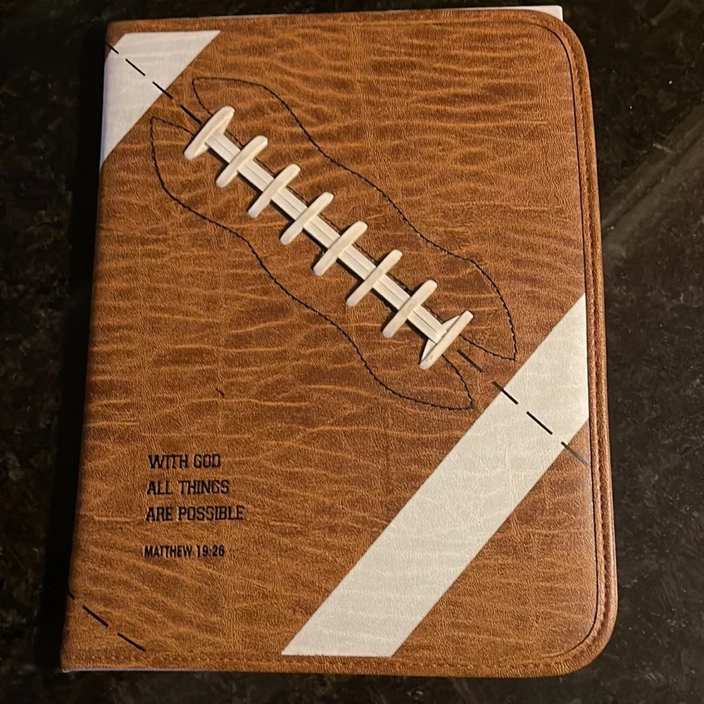 Bundle of two notebooks.